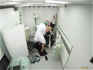 insatiable patient gets pounded by the gynecologist